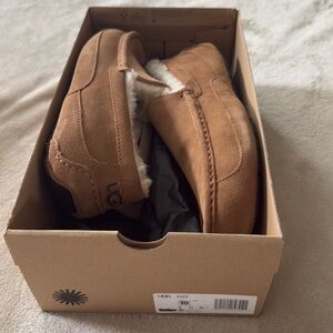 NWT men’s Ugg slippers